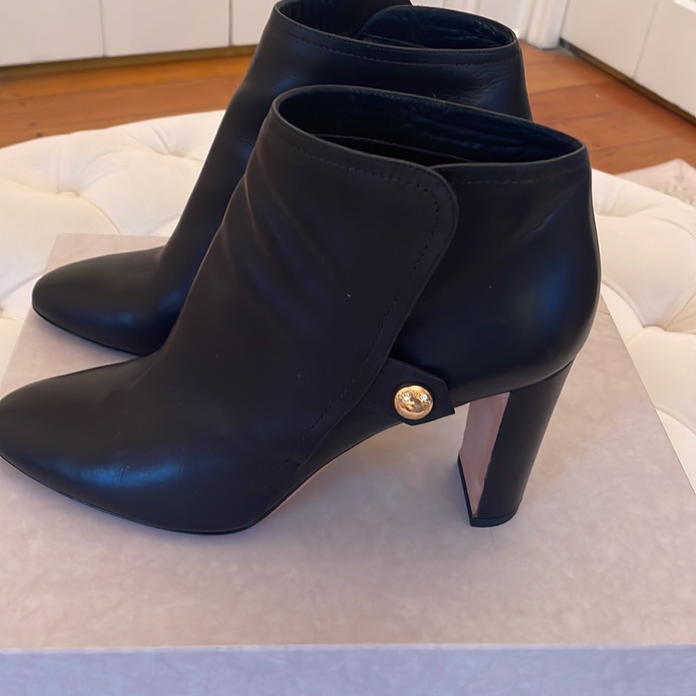 JIMM CHOO BLACK LEATHER SHORT BOOTIES